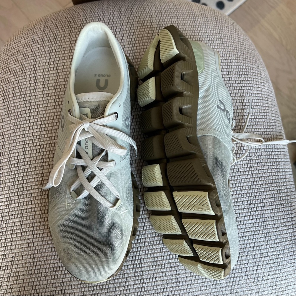 On Running Cloud X 3 Sneakers in Green - Picture 4 of 6